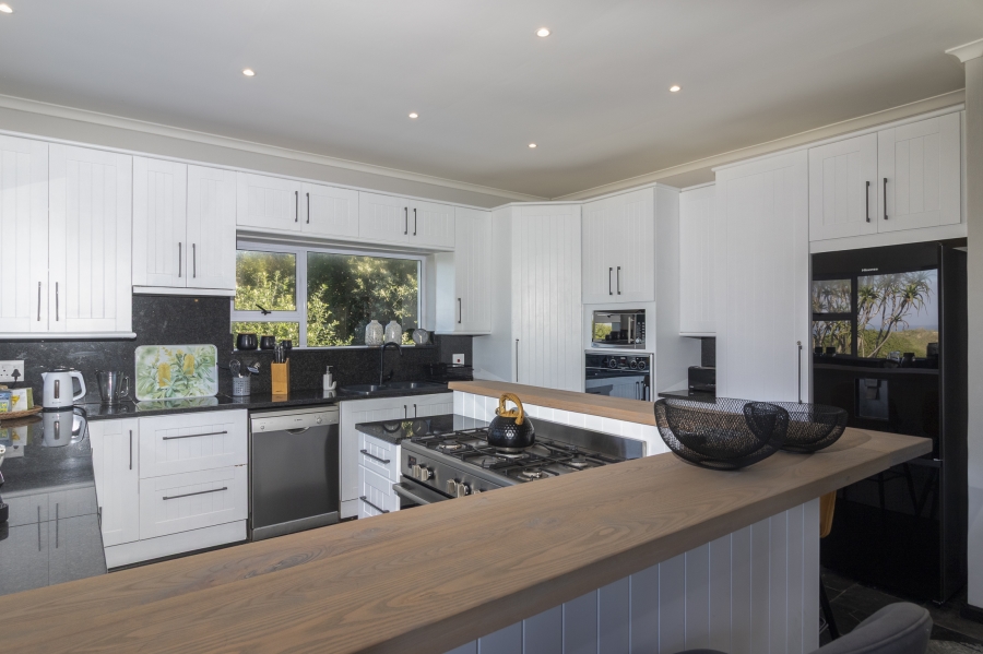 5 Bedroom Property for Sale in West Beach Eastern Cape